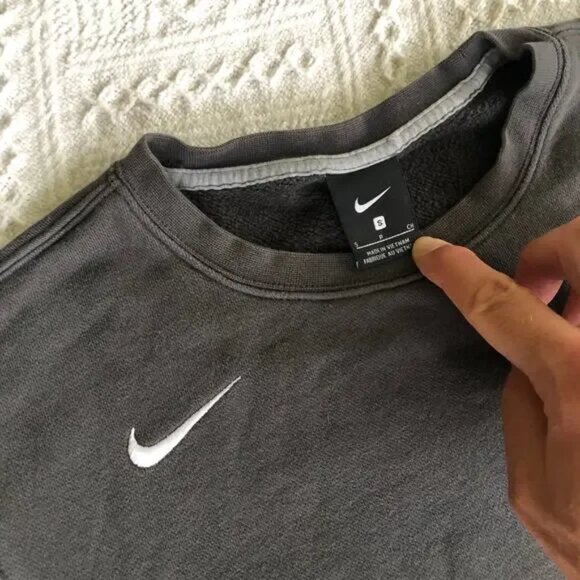 Nike Club Fleece Gray Crewneck Sweatshirt Small Swoosh Men’s S Y2K Basics - Picture 2 of 4